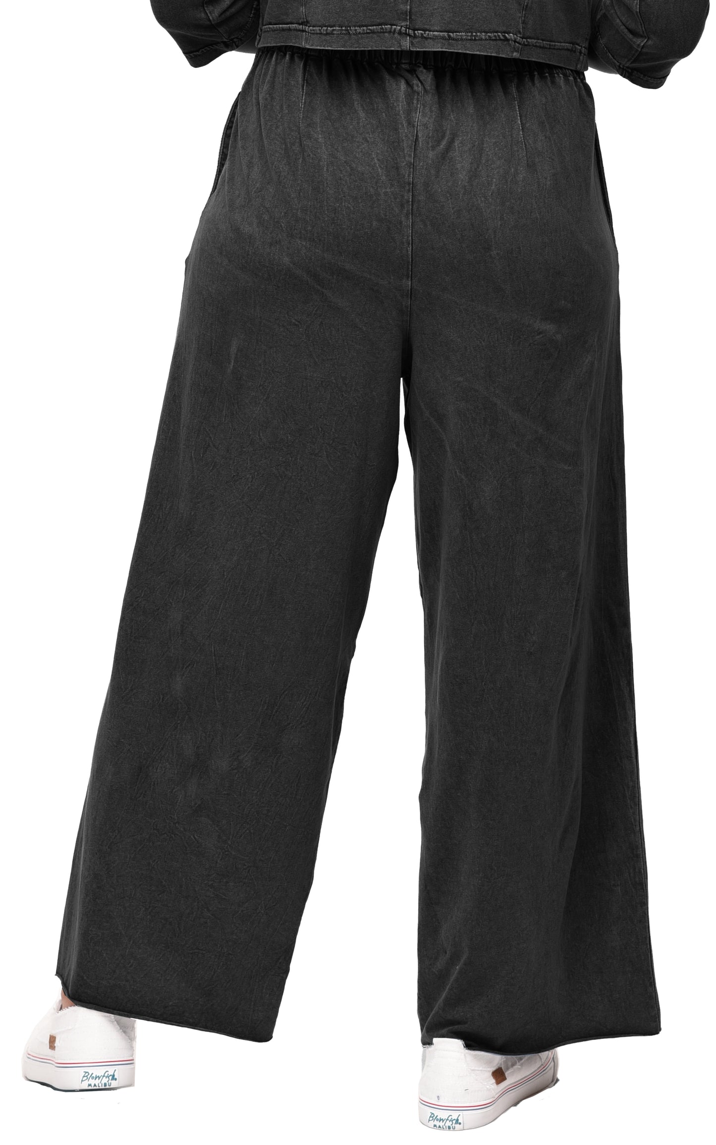 L150 Della Pant in Black*