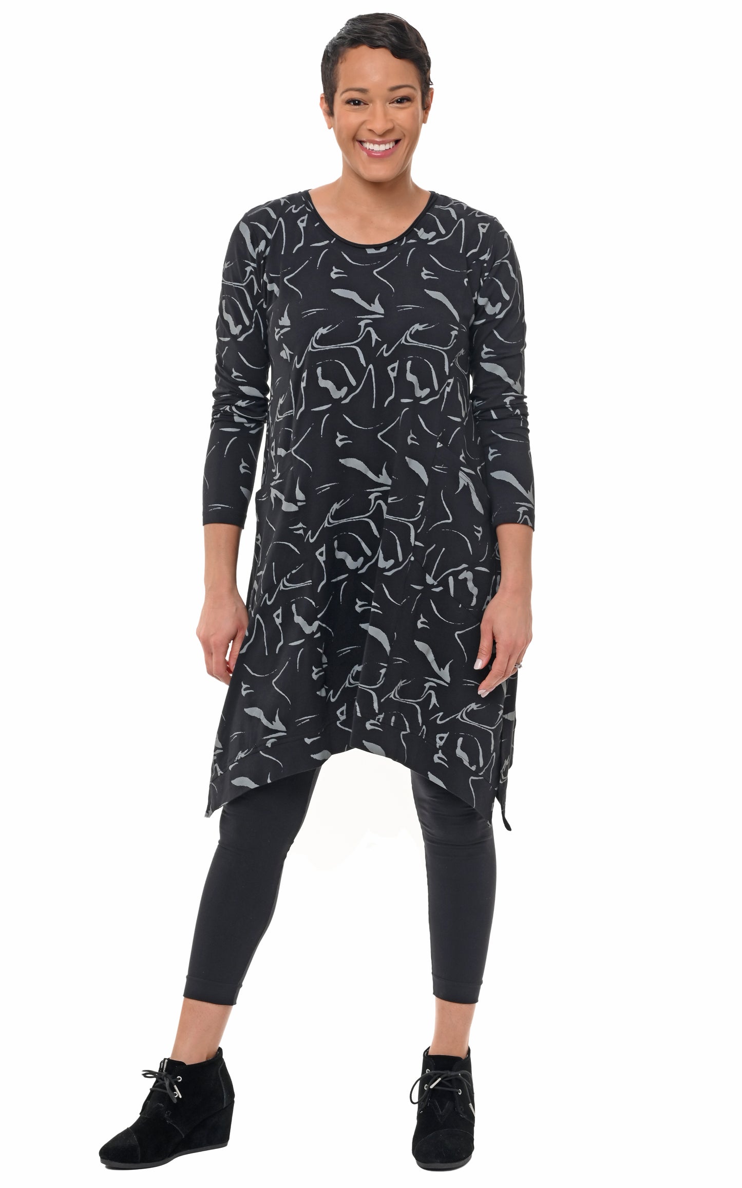 L108 Tully in Black Razzy*