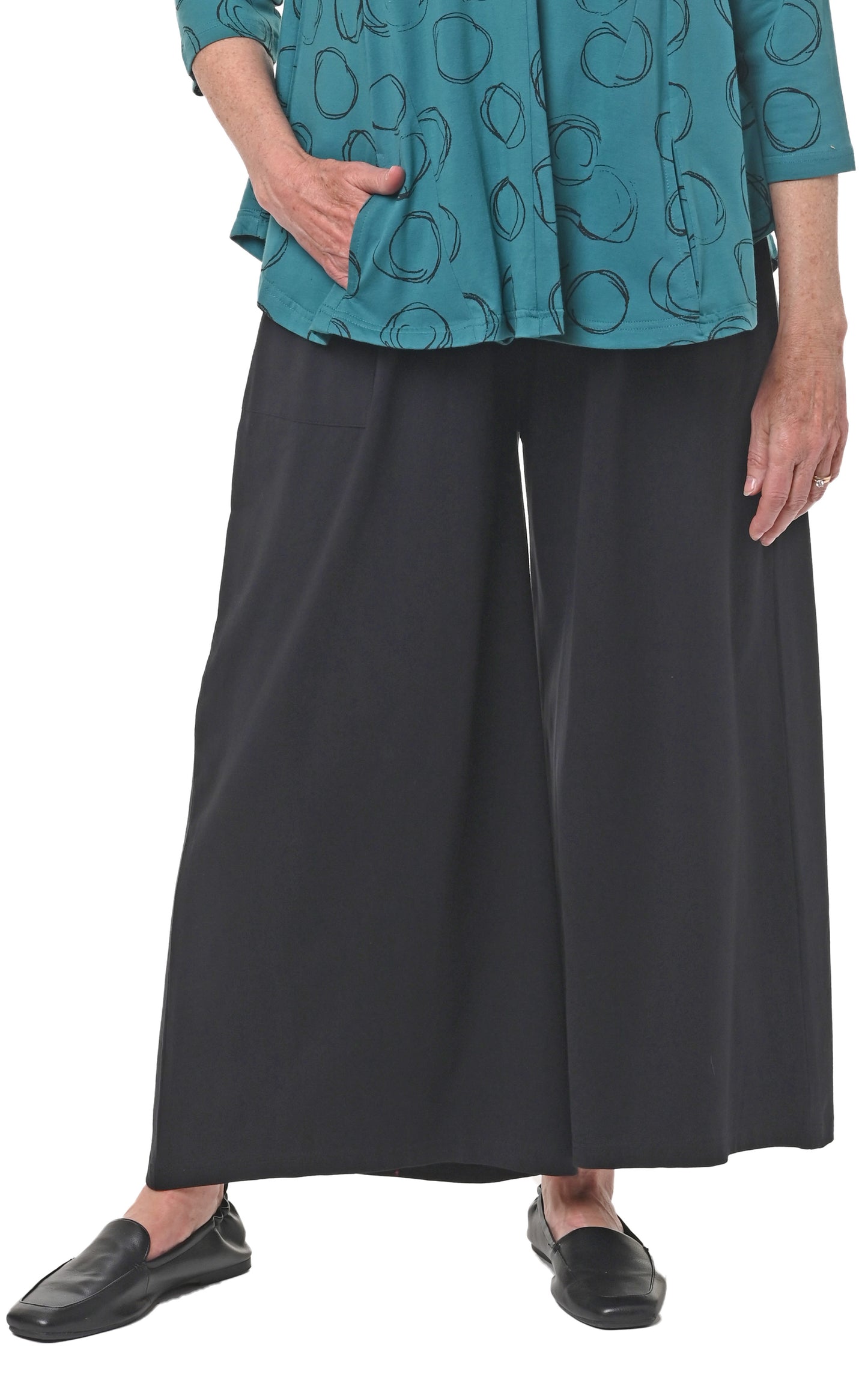 L128 Palazzo Pant in Black