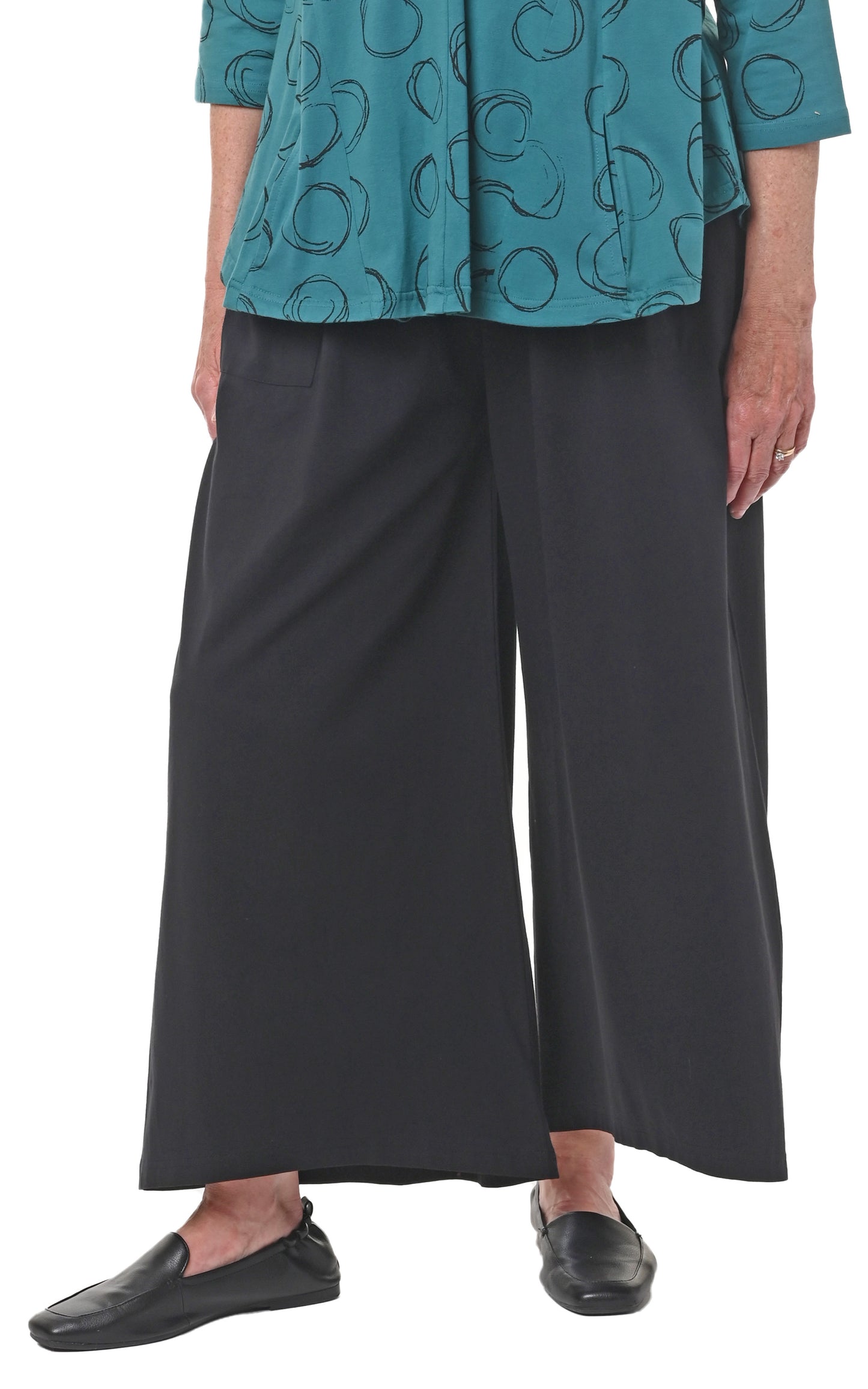 L128 Palazzo Pant in Black
