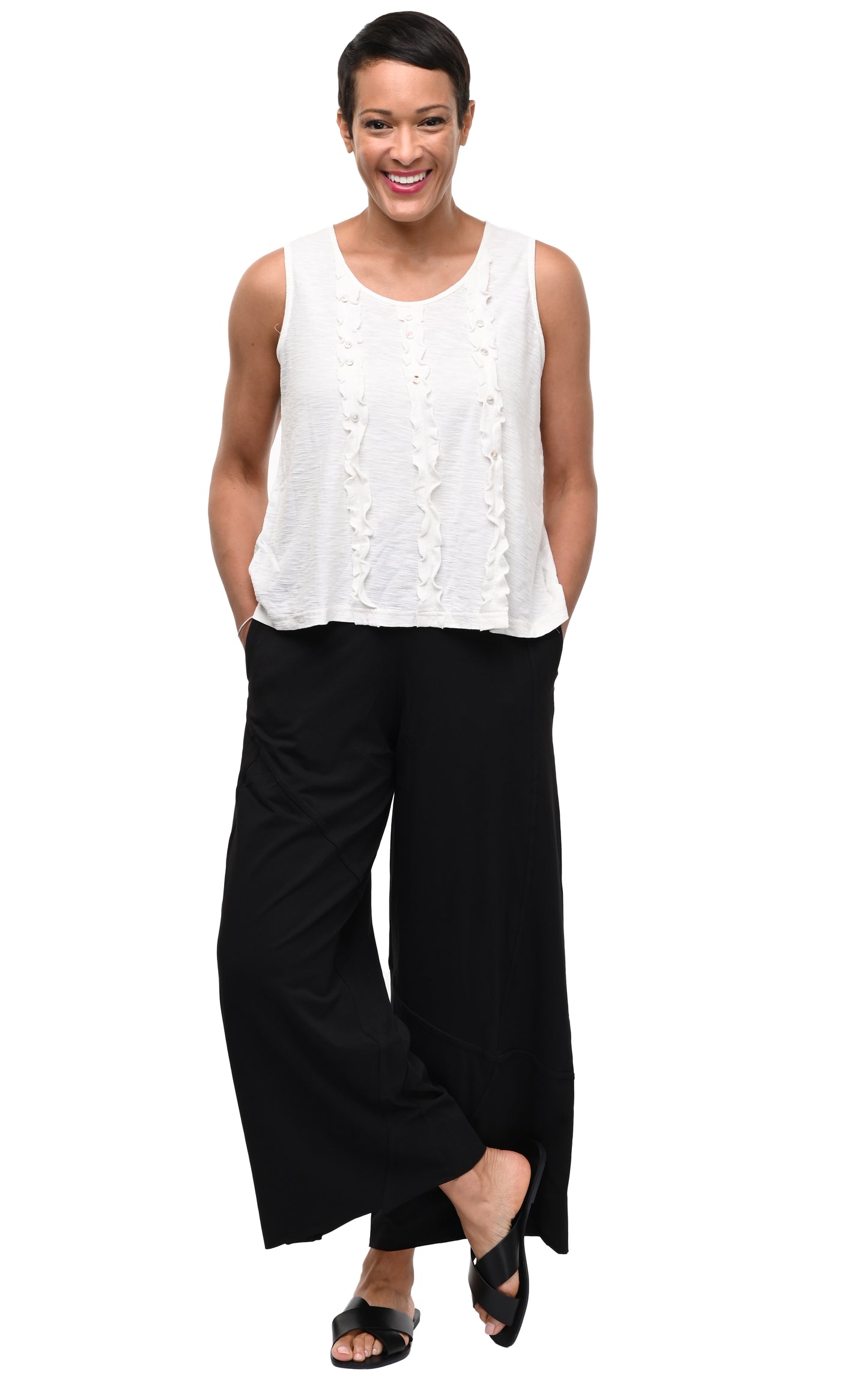 L150 Della Pant in Black*