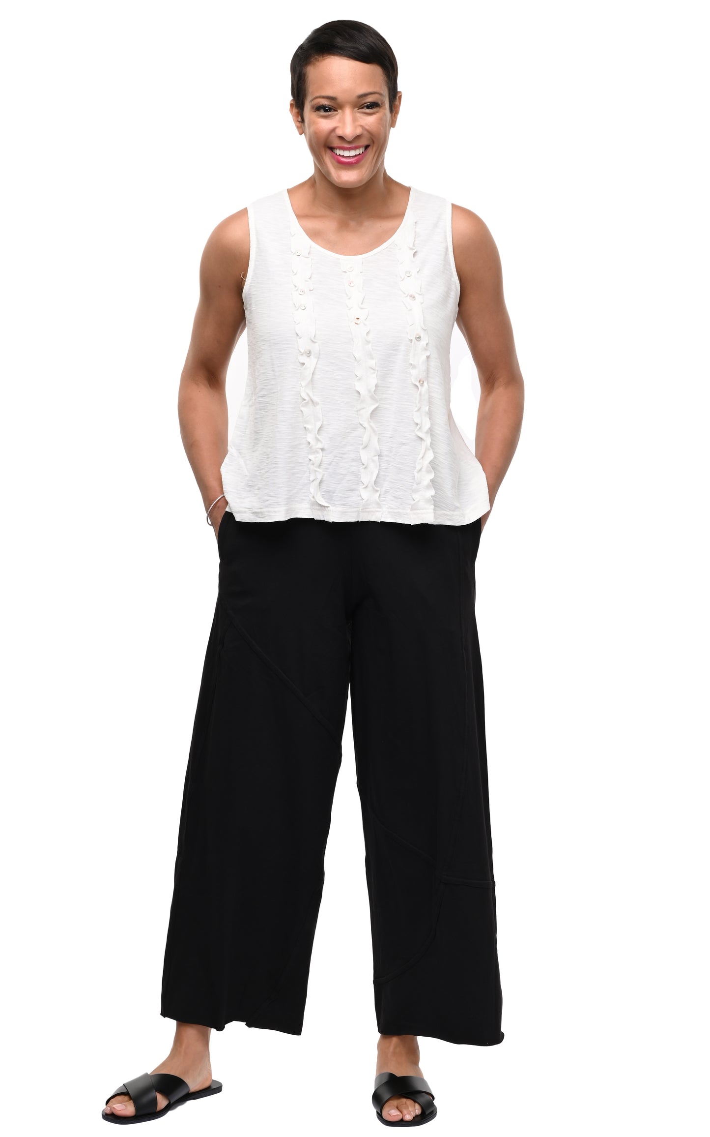 L150 Della Pant in Black*