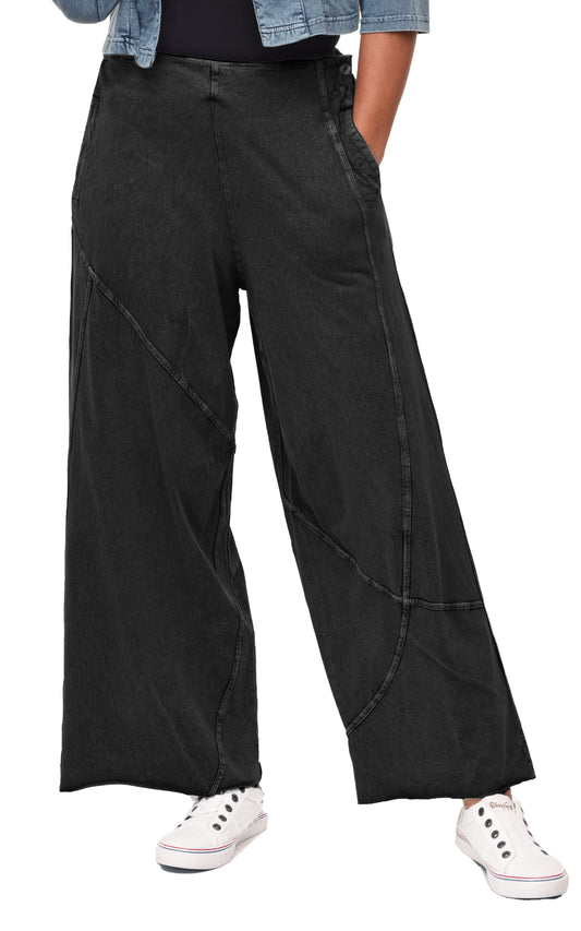 L150 Della Pant in Black*